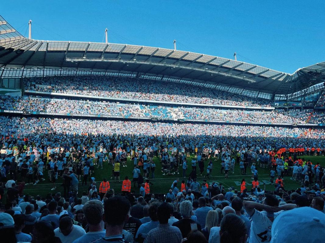 1-1战平，利物浦丢三分！英超积分榜：切尔西1-3惨败，阿森纳稳居榜首（1-1收场，利物浦无缘三分；英超榜单：切尔西1-3遭惨败，阿森纳继续领跑）