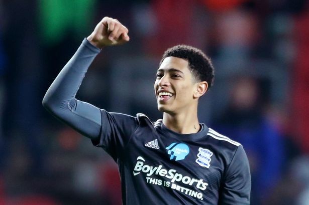 英超战报：利物浦2-1战胜曼联,（英超快讯：利物浦2-1击败曼联）