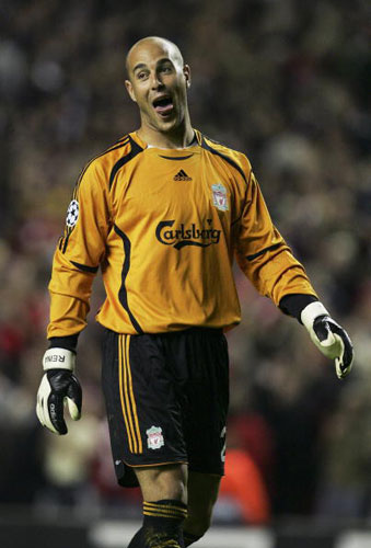 上海海港实现三连冠，申花亚军，梅州客队降级，亚冠表现不佳，山东泰山机会最大。（上海海港完成三连冠，申花摘亚，梅州降级，亚冠失色，山东泰山胜算最大）