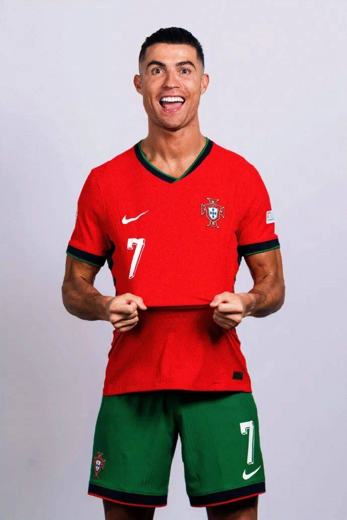 西甲战报：巴雷内切亚半场吊射建功，皇家社会3-1十人奥萨苏纳