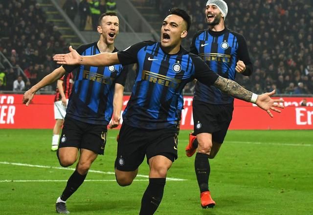 曼联重返英超前六（曼联再度跻身英超前六）