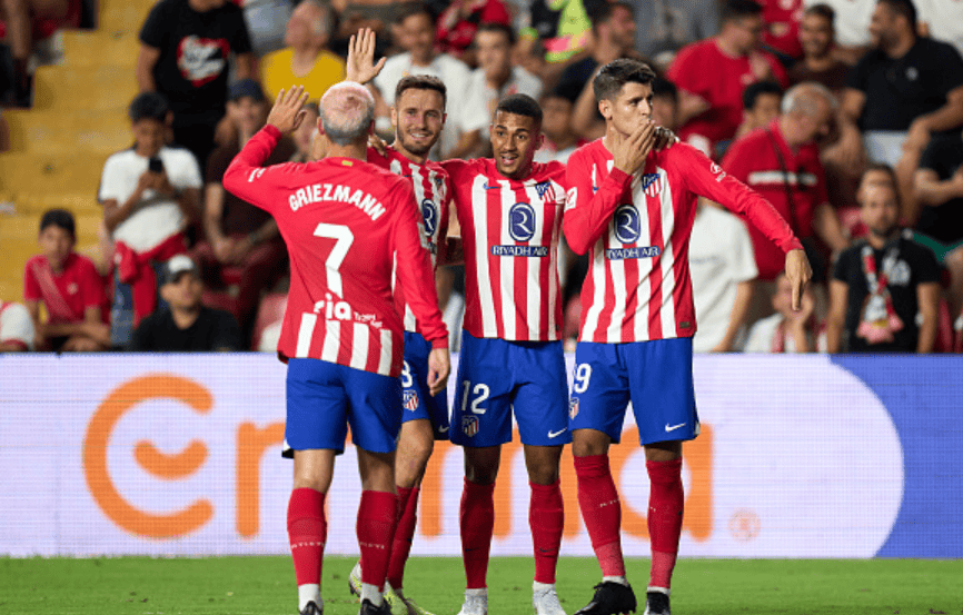 感谢俱乐部，U16国少球员身穿各自俱乐部训练服拍摄全家福