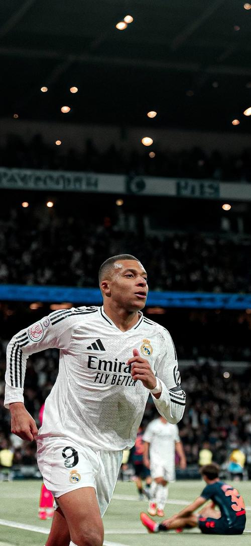 慕尼黑1860主席回应拜仁球迷横幅：这完全不尊重人，越界了