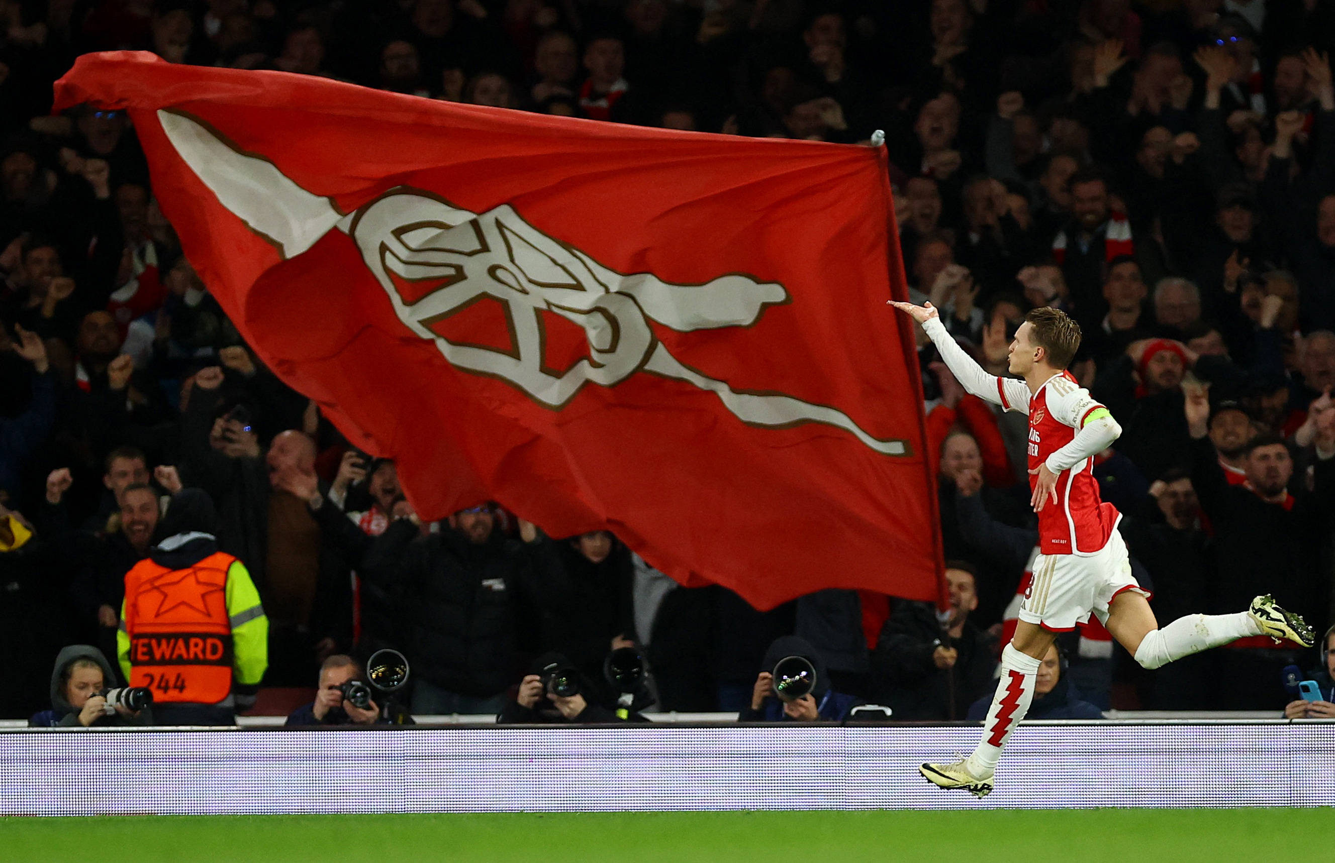 里程悲！伦纳德快船生涯30+次数达到70次，升至队史第二