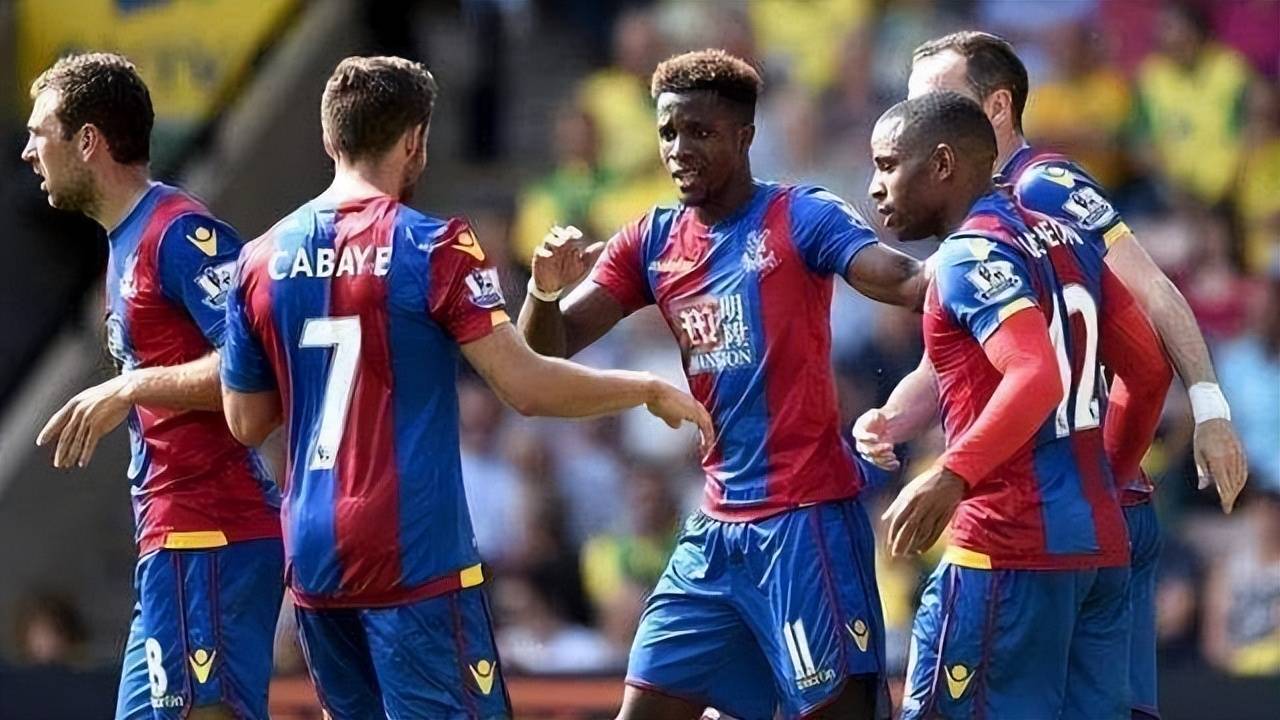 中超半场：加布里埃尔闪击破门，上海海港暂1-0大连英博（中超半场战报：加布里埃尔开场闪击，上海海港半场1-0领先大连英博）