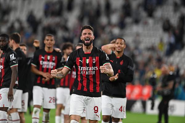 收到国足纪念球衣，尹鸿博：感谢祖国，为国出战是最大骄傲