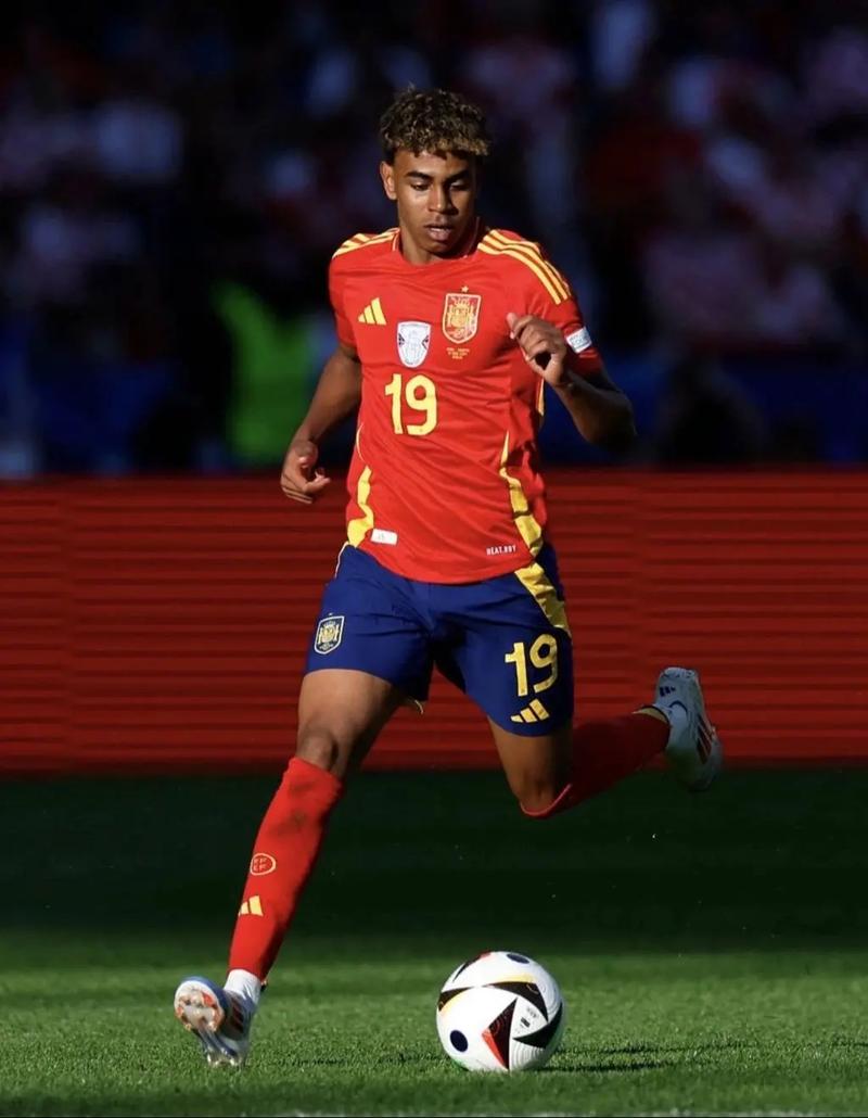 马卡：阿劳霍恢复顺利，计划在新年第一场比赛中回归（马卡：阿劳霍恢复良好，预计将在新年首战复出）