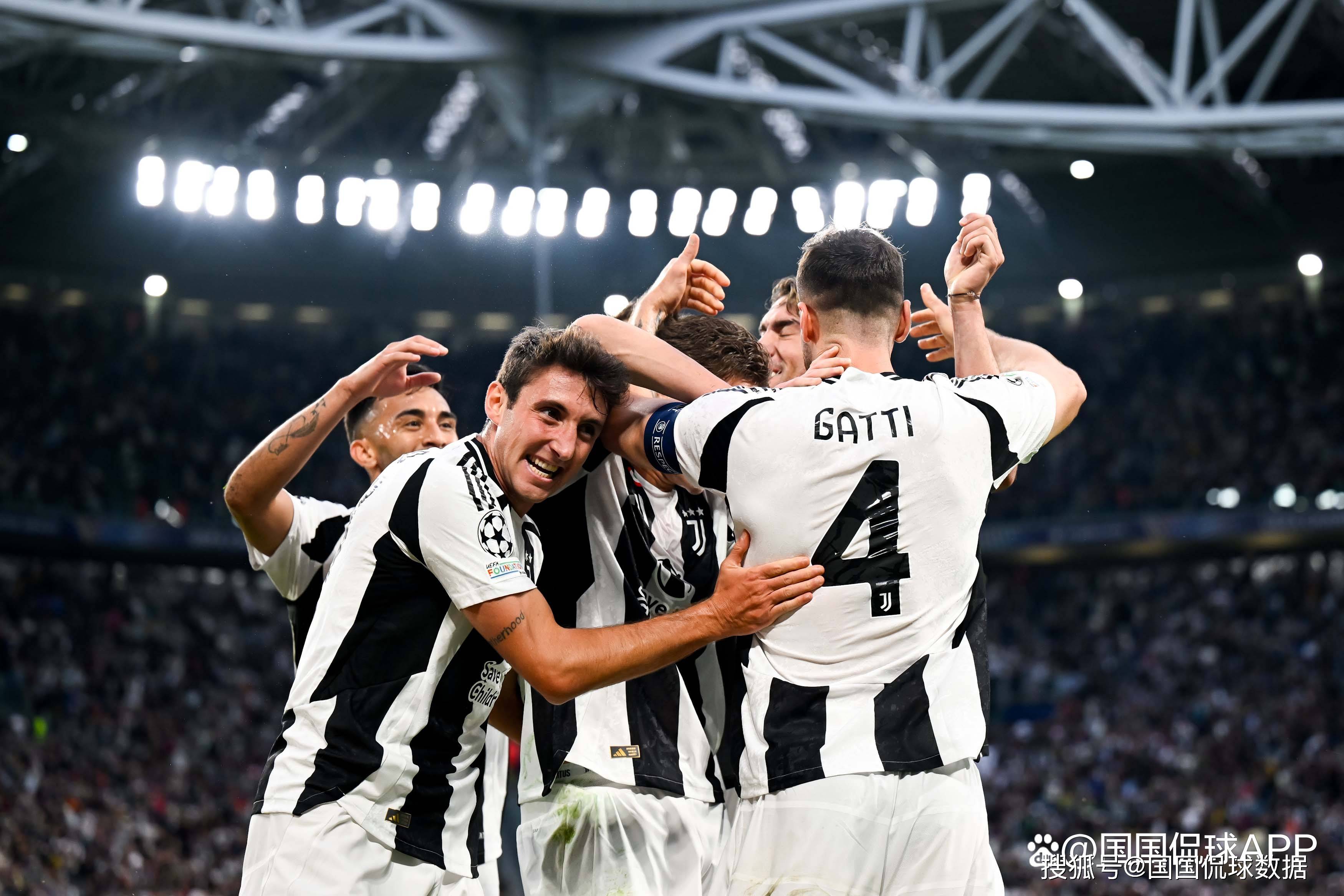 火箭哈登末节三分连续命中