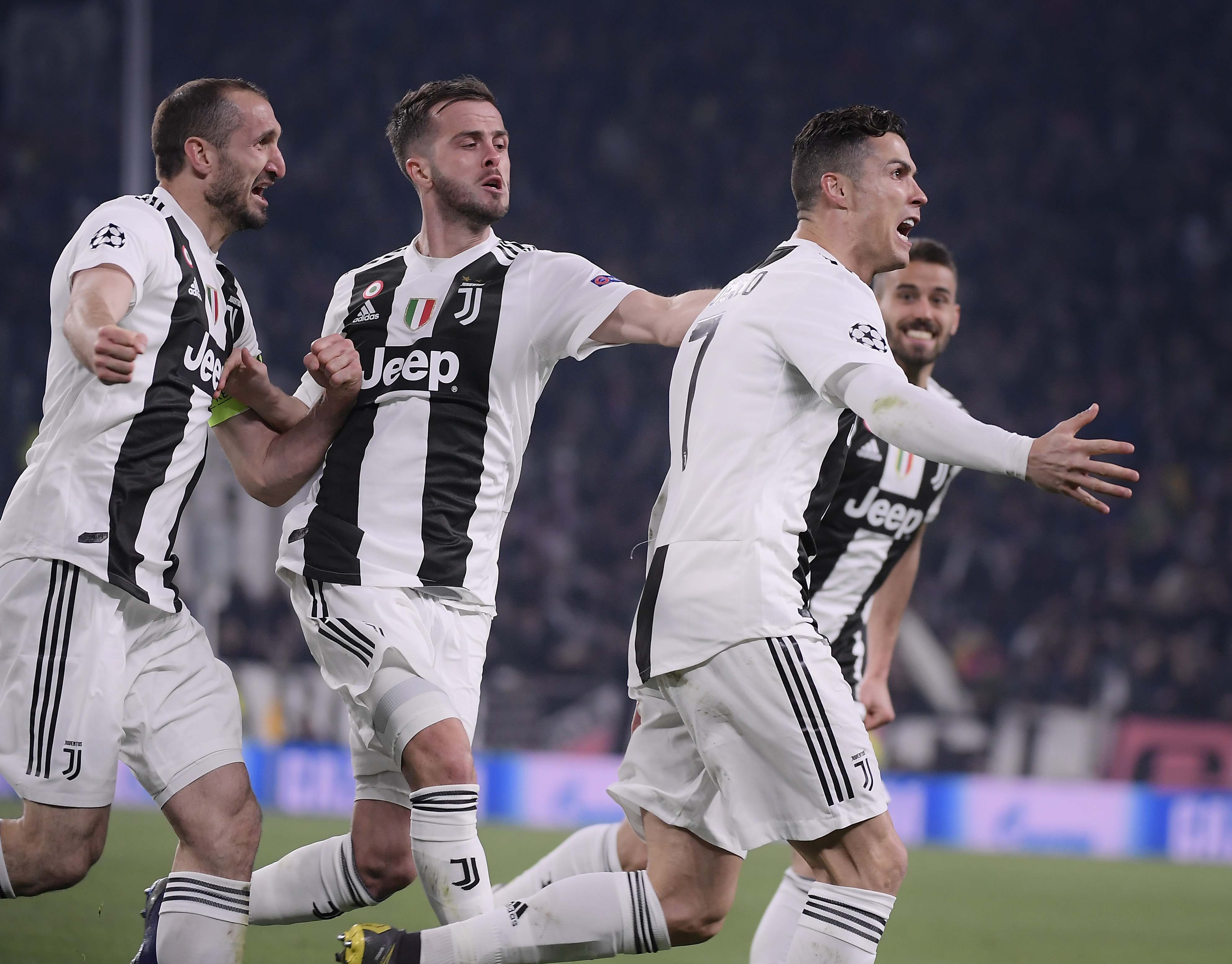 这队的高位逼抢太窒息了