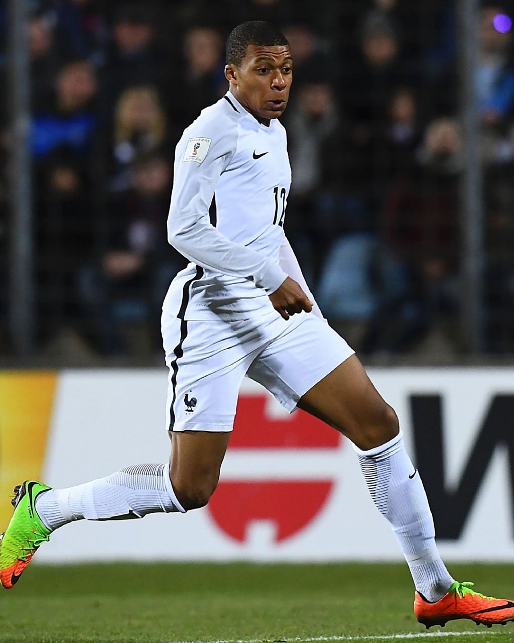 近4届欧预赛+世预赛射手榜：凯恩40球第1，C罗32球第2