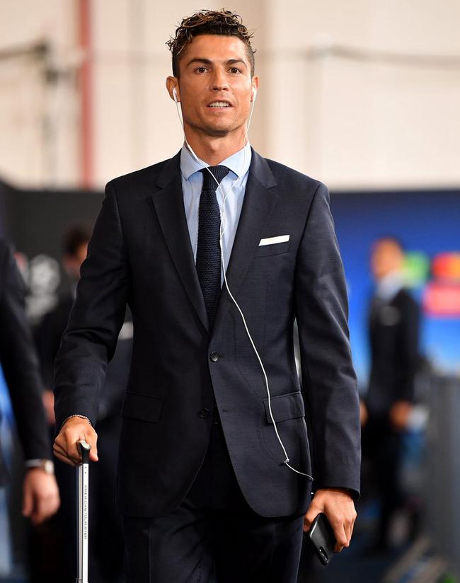 图片报：阿方索·戴维斯今天参与全队合练，预计在年底前回归（图片报：阿方索·戴维斯今日随队合练，预计年底前复出）